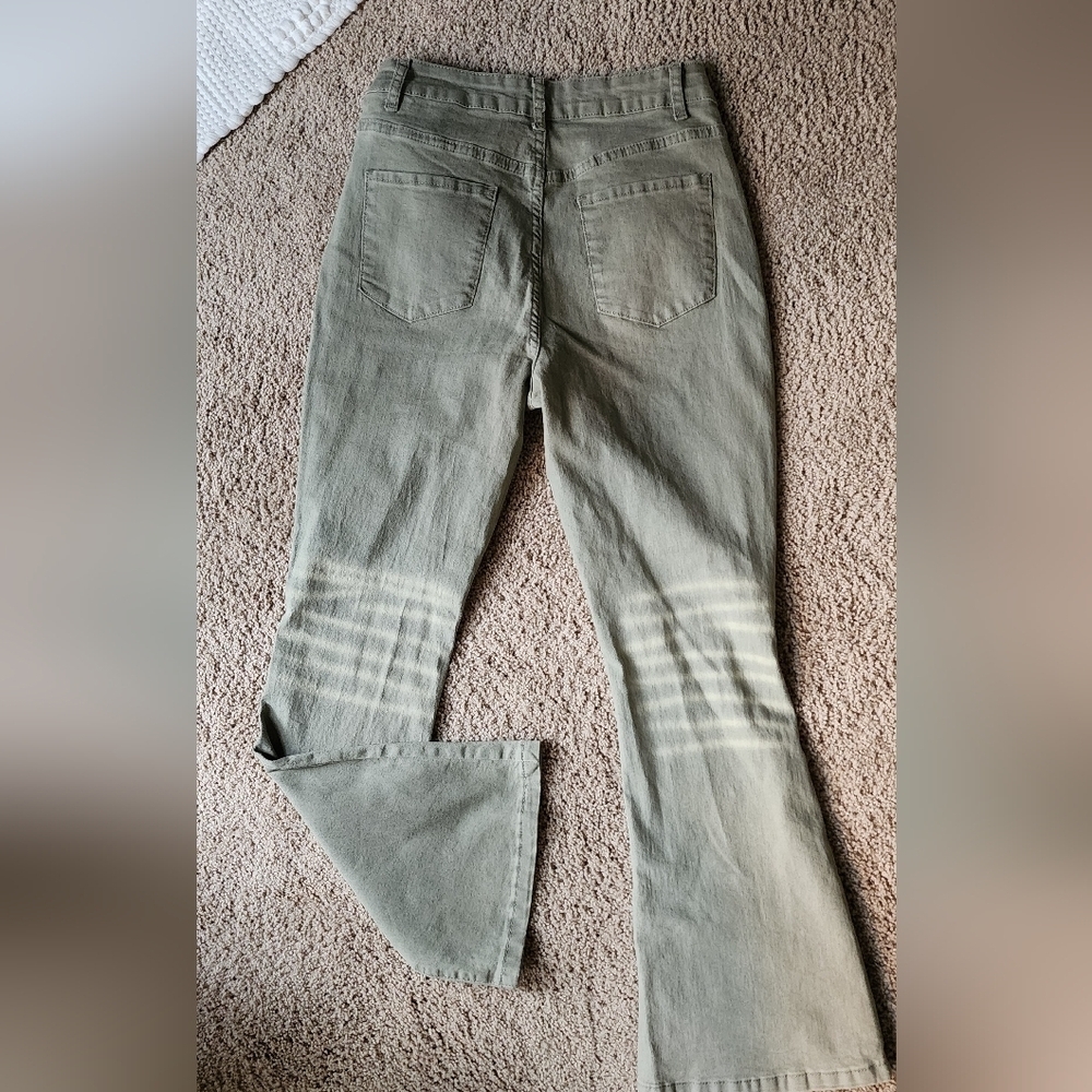Green Flared Pants - Picture 5 of 6